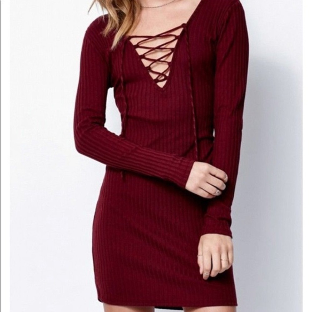 🌹 Kendall & Kylie (S) Lace Up Maroon Dress - Picture 2 of 8